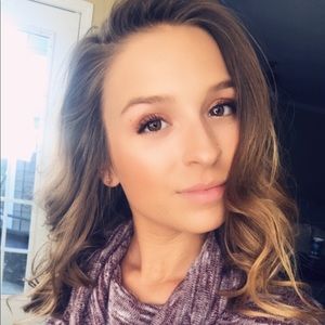 Meet your Posher, Casey